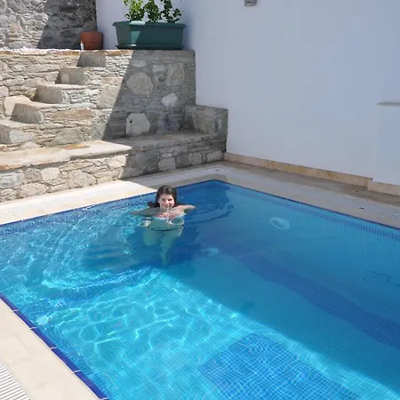 爱奥尼亚豪斯酒店