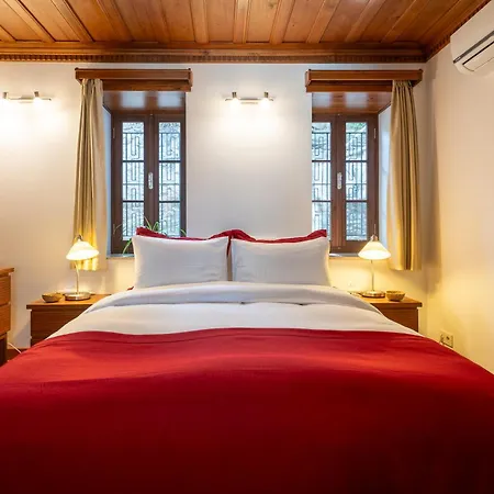 爱奥尼亚豪斯酒店