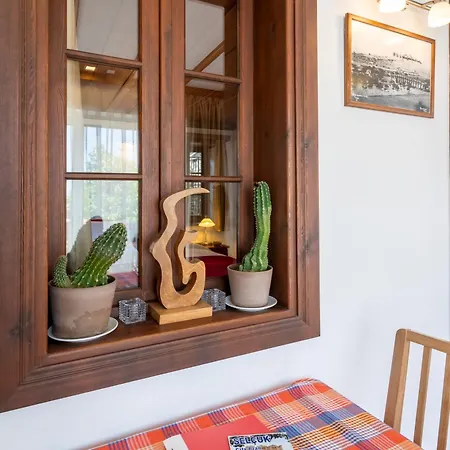 爱奥尼亚豪斯酒店