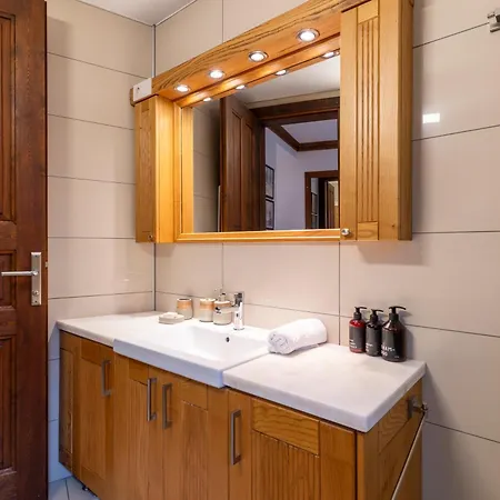 度假居 爱奥尼亚豪斯酒店 *