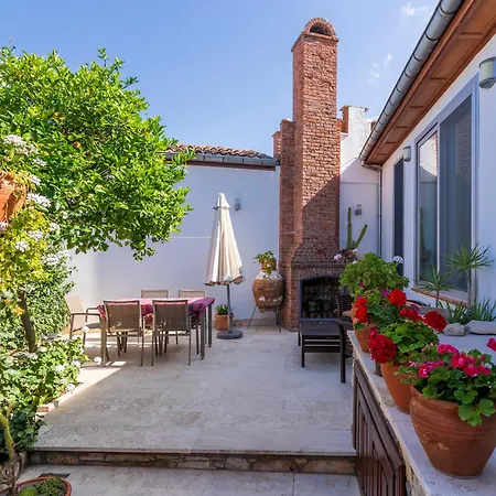 爱奥尼亚豪斯酒店