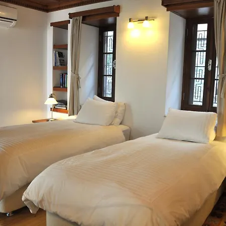 爱奥尼亚豪斯酒店